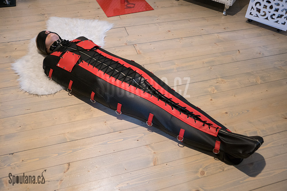 Striktní BDSM Vak na Tělo se Šněrovačkou - vyrobený