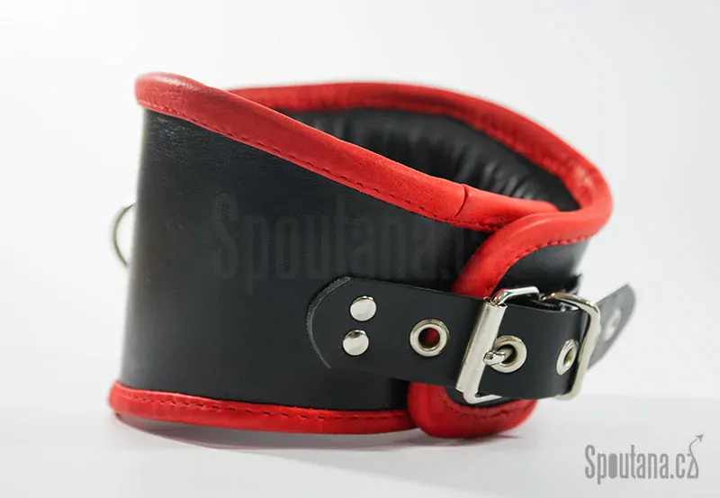 Kožený luxusní polstrovaný obojek -černo-červený