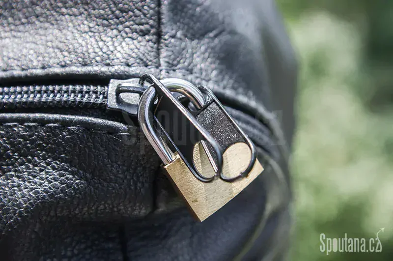 Kožená BDSM kukla • zip přes ústa - velikost M