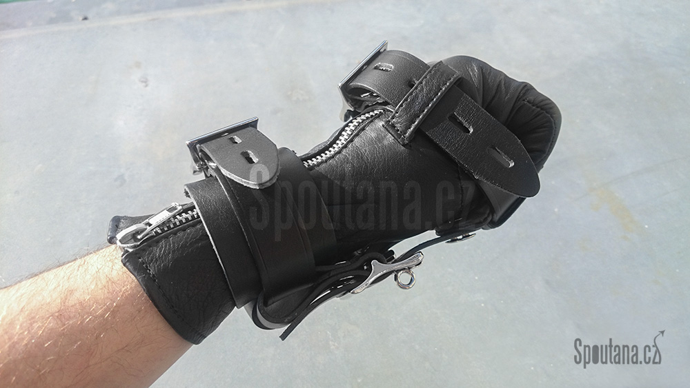 Extrémní 3 prstové Bondage Rukavice