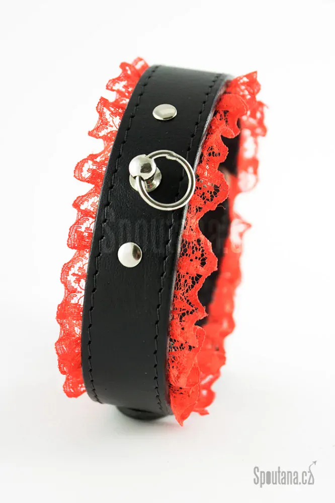 Kožený Fetish Obojek s Červenou Krajkou "Akaste" 