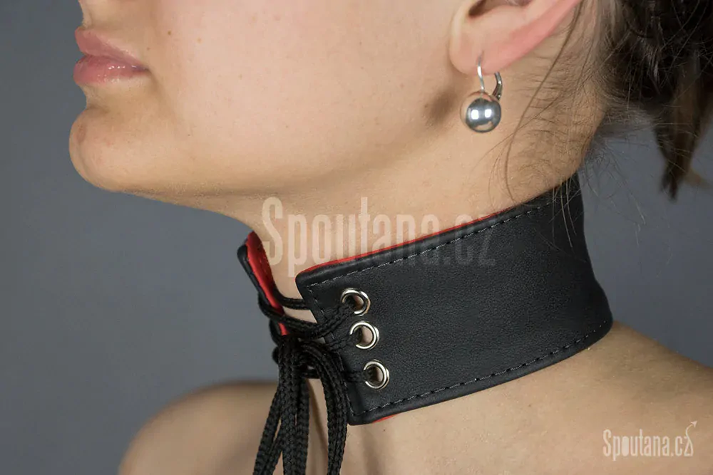 Kožený Jemný Obojek se Šněrovačkou - červeno/černý