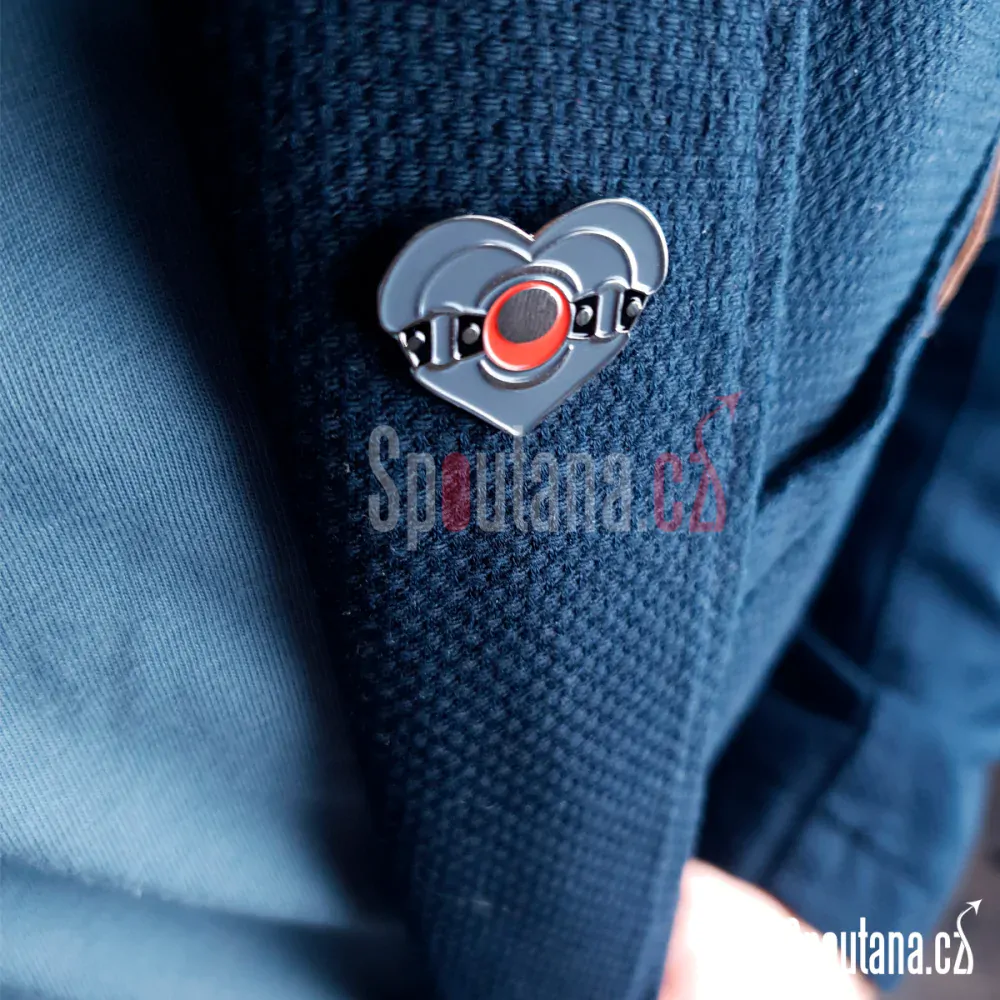 Fetish Odznak Na Oblečení Srdce s Roubíkem