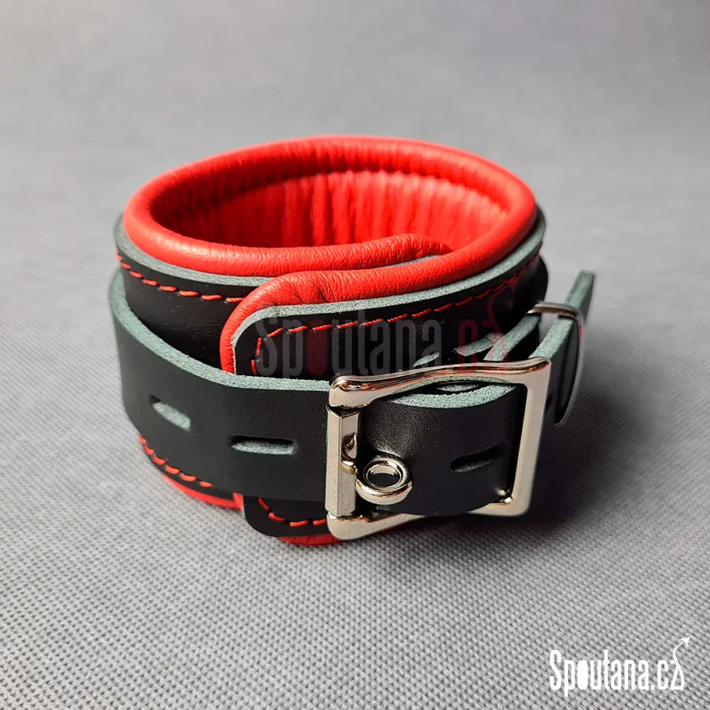Kožená Polstrovaná BDSM Pouta Zápěstí “Luxury” Červená