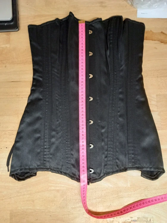 Saténový dlouhý korzet přes prsa - výprodej