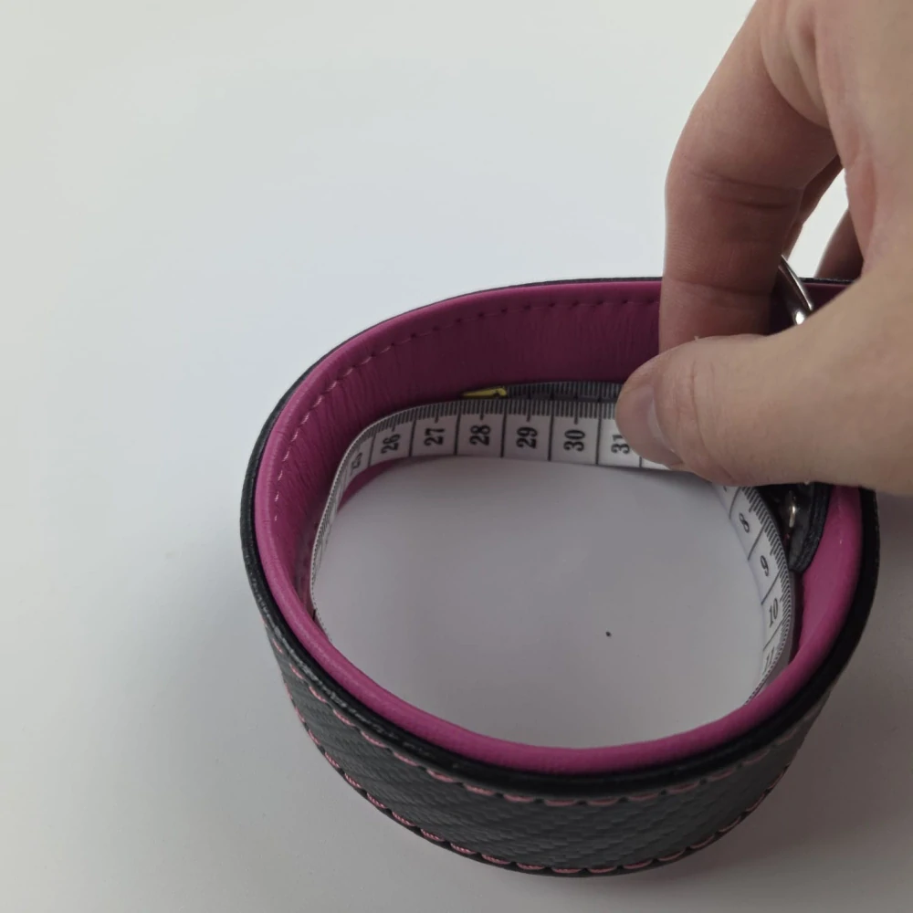 Kožený obojek carbon růžový s očkem - výprodej