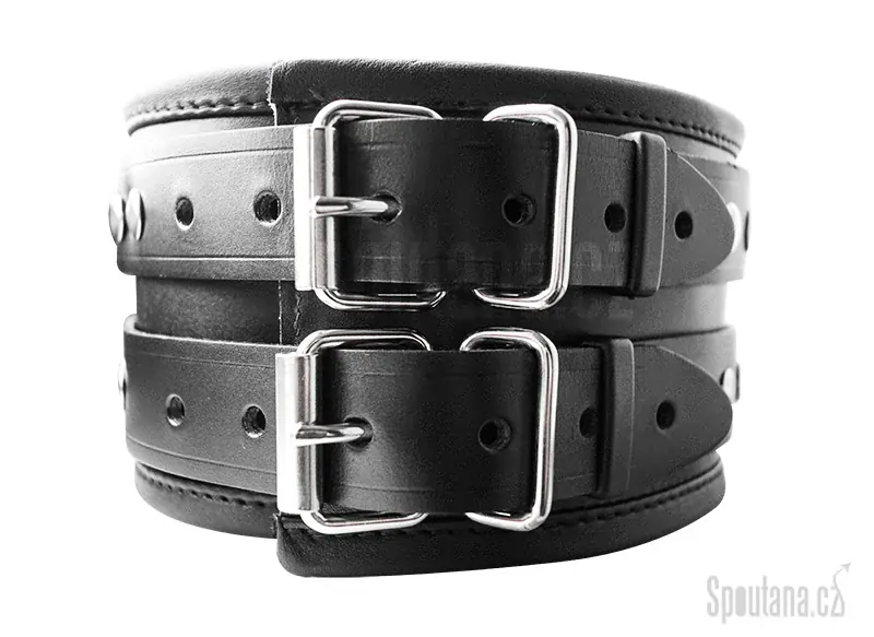 Kožený BDSM polstrovaný obojek zdobený