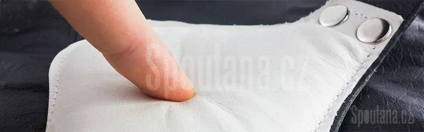 Kožená polstrovaná škraboška