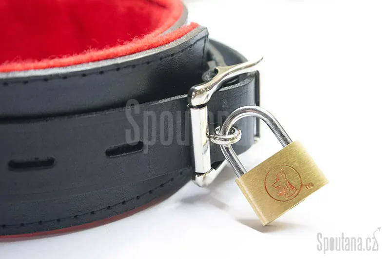 Kožený Obojek s Pouty za Zády (+uzamykatelný)