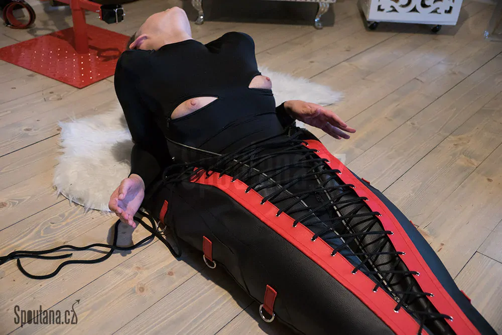 Striktní BDSM Vak na Tělo se Šněrovačkou