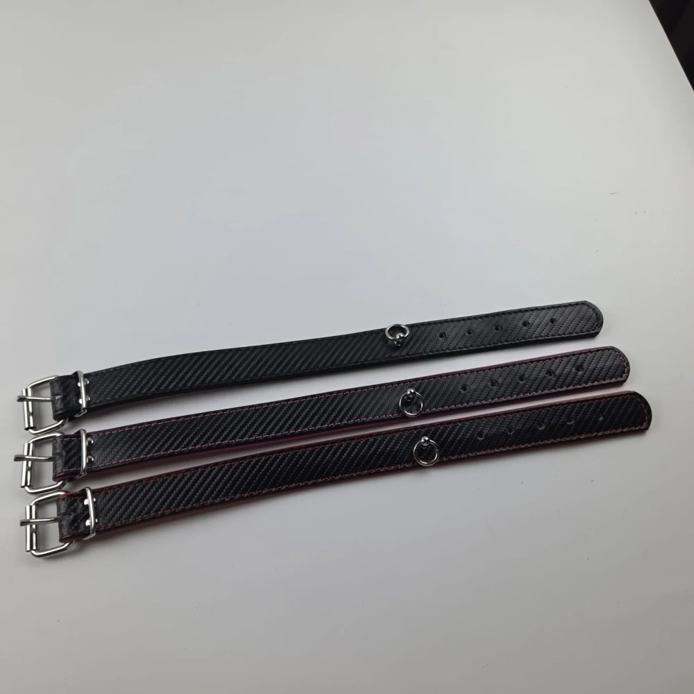 Kožený obojek carbon červený s očkem - výprodej