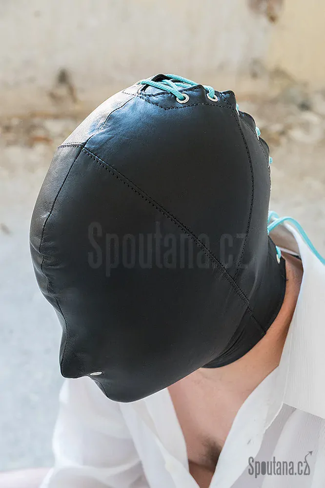 Kožená BDSM kukla • nosní otvory - velikost M