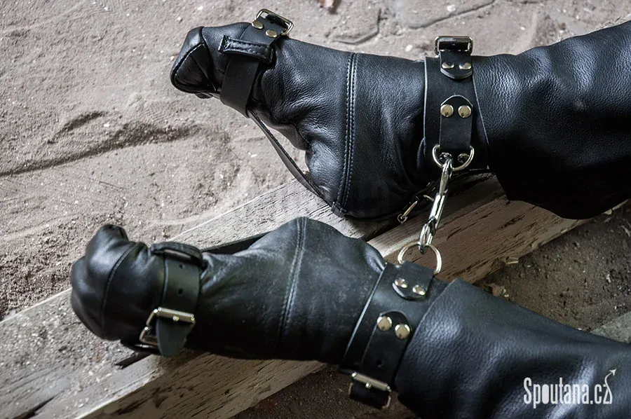 Kožené BDSM restriktivní ponožky