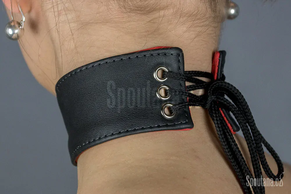 Kožený Jemný Obojek se Šněrovačkou - červeno/černý