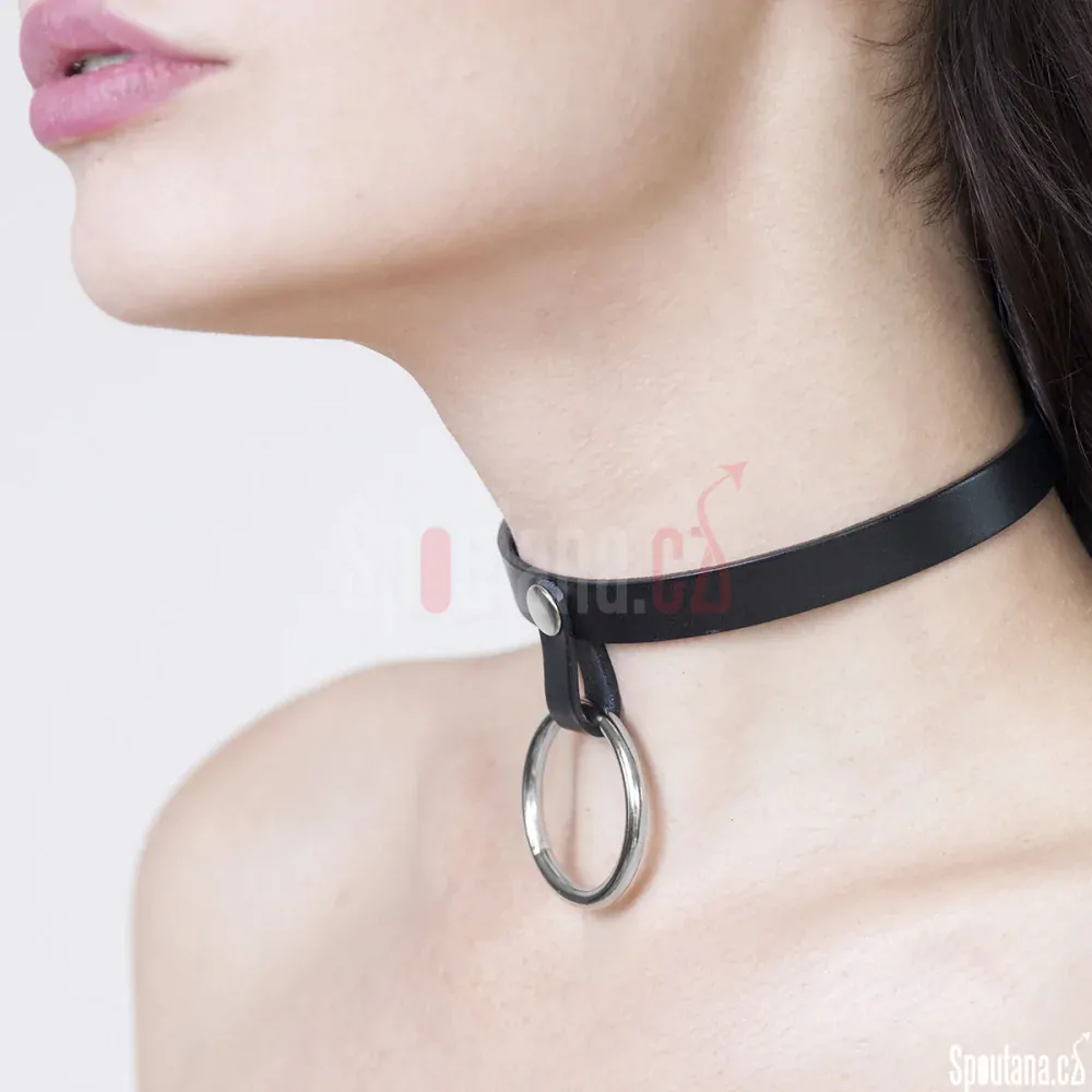 Tenký Kožený Obojek s Kroužkem Vpředu