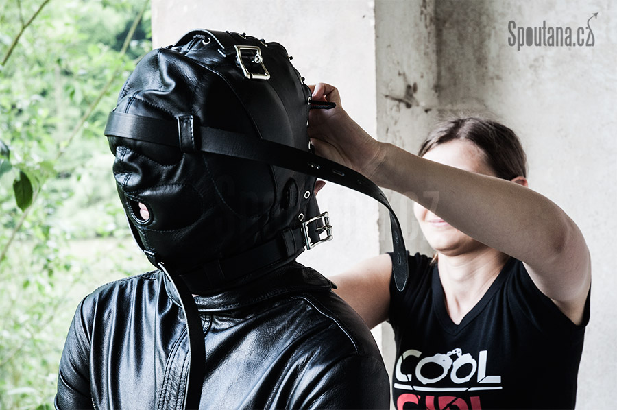 Kožená deprivační BDSM kukla