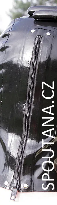 Latexová maska s ohonem "Ishtar" M/L - doprodej