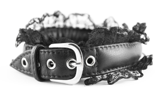 Kožený Fetish Obojek s Černou Krajkou "Giran"  - S/M uzamykatelná přezka - Vyrobený